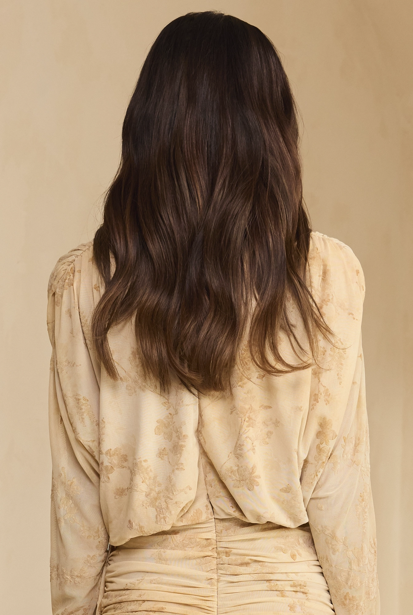 Fossa – robe mini avec drapés et écharpe décorative